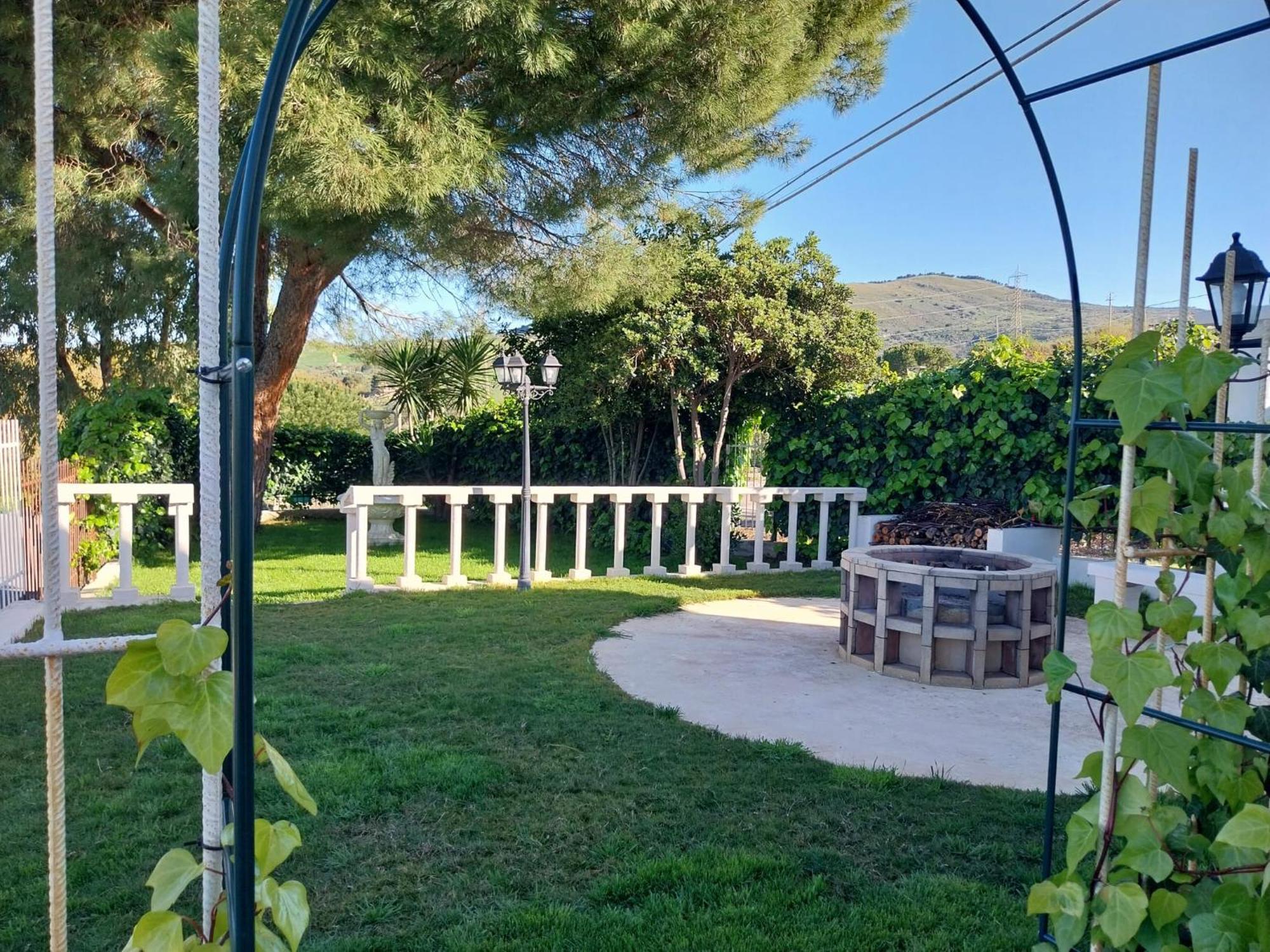 Casa Lachesi Caccamo Bagian luar foto